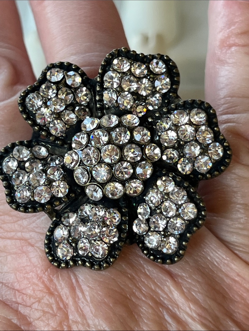 Crystal Flower stretch Statement Ring - Rhinestone - Picture 6 of 6